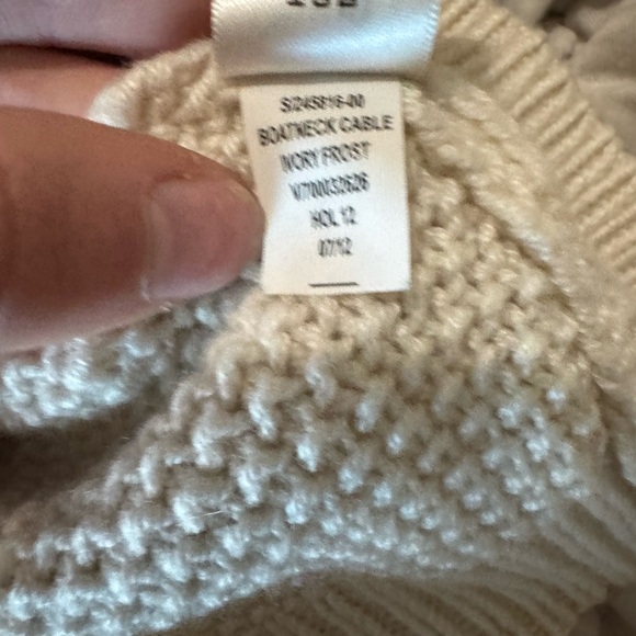 GAP Cream Crew Neck Sweater with Cable Knit Design - Picture 5 of 5
